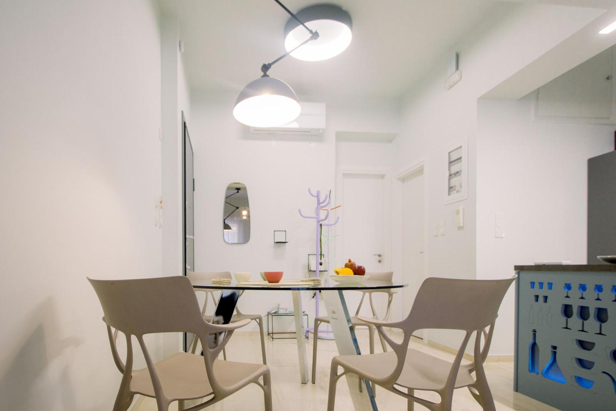 Blue Harbour House - Style Meets Comfort 피레아스 외부 사진