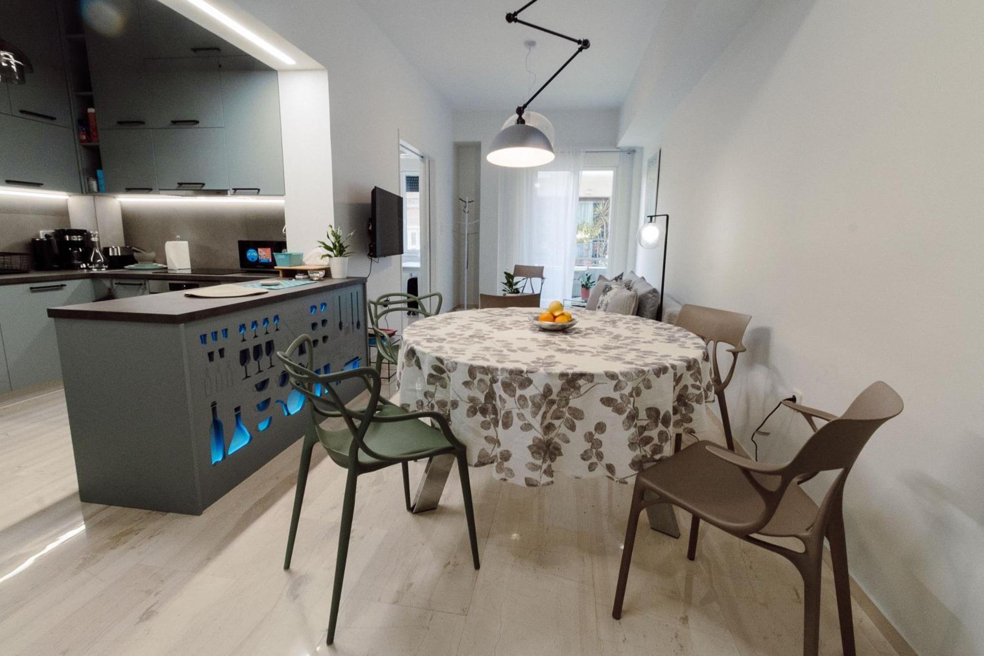 Blue Harbour House - Style Meets Comfort 피레아스 외부 사진